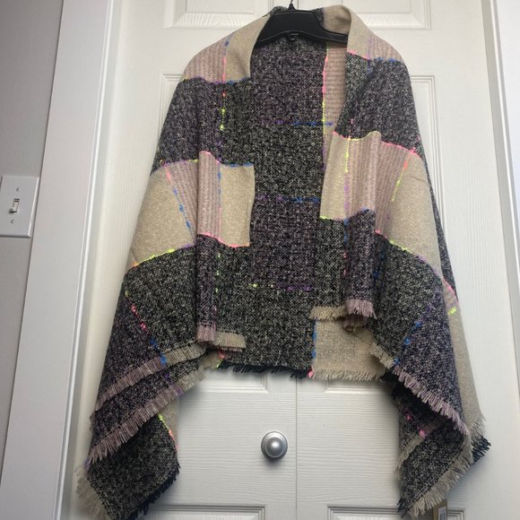 NWT Just Cozy Blanket Scarf with Fringe - Picture 1 of 6